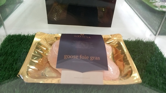 422mm Gouden Thermoforming Film voor van de het Vleesworst van het Huidpak de Verpakkings Plastic Omslag